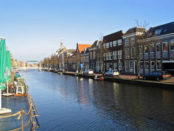 Nederland, kade in de stad leiden — Stockfoto