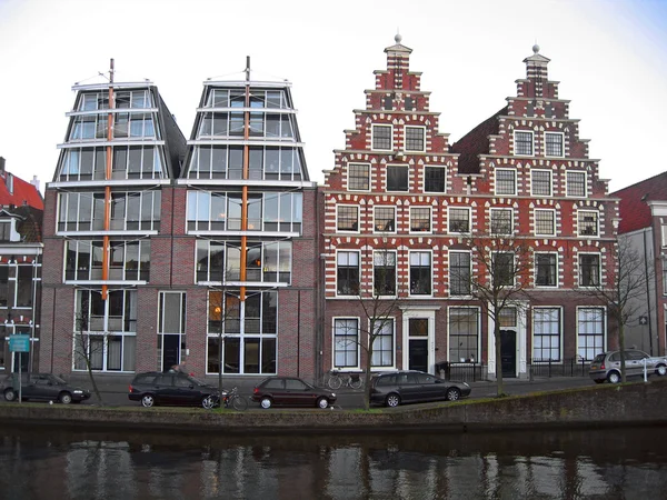 Pays-Bas, quai de la ville de Haarlem . — Photo