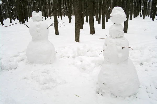 Bonecos Neve Neve Contra Árvores Moscou Rússia — Fotografia de Stock
