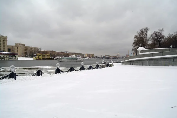 Pushkinsky Quay Rivier Winter Moskou Rusland — Stockfoto