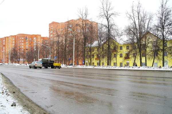Stad straat landschap, domodedovo, Moskou regio — Stockfoto