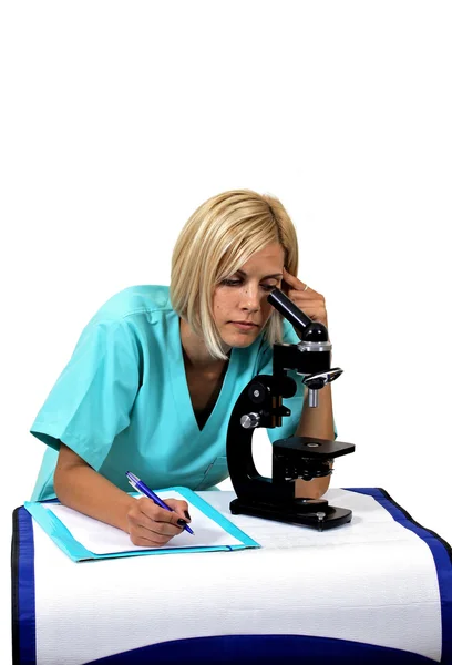 Médecin avec microscope — Photo
