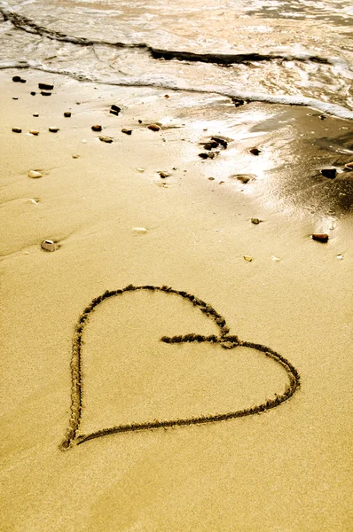 Coração na areia — Fotografia de Stock