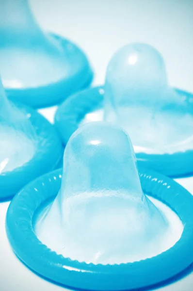 Синій презервативи — стокове фото
