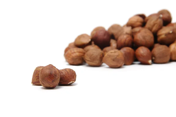 Купка очищених лісових горіхів — стокове фото