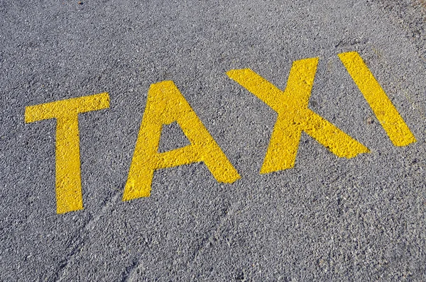 A taxi stand sign painted on the street — Stock Photo, Image
