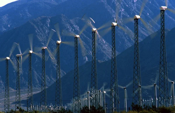 Rüzgar jeneratörleri — Stok fotoğraf