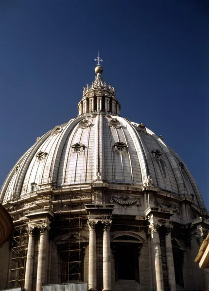 A kupola, st.peters-bazilika, Róma — Stock Fotó