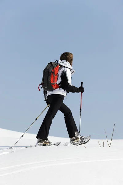 Chůzi na sněhu — Stock fotografie