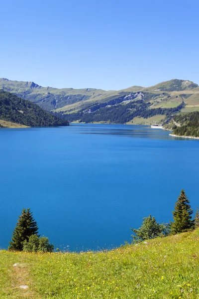 Вертикальное озеро — стоковое фото