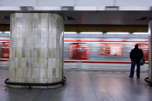 Metro e passageiro — Fotografia de Stock