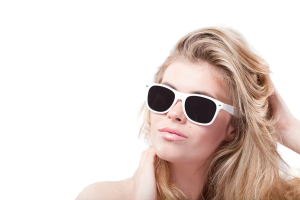 Krásná blondýnka v brýlích — Stock fotografie