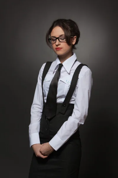 Sonhador atraente mulher de negócios em óculos — Fotografia de Stock