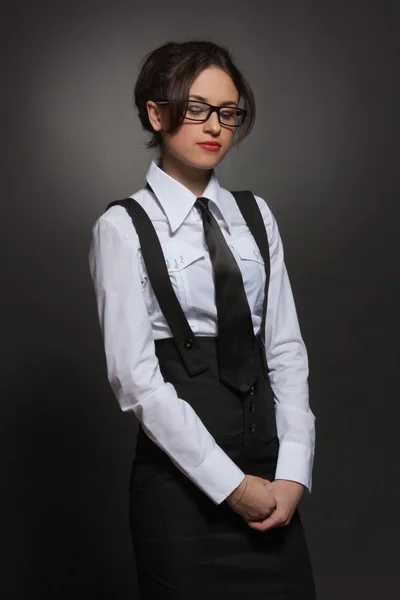 Verträumte attraktive Geschäftsfrau mit Brille — Stockfoto