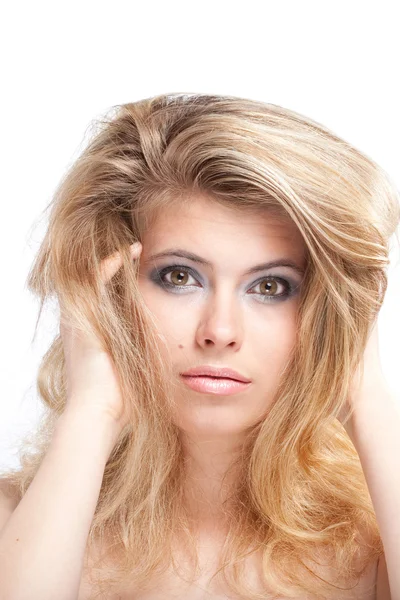 Όμορφη ξανθιά νεαρή γυναίκα με largeeyes — Φωτογραφία Αρχείου
