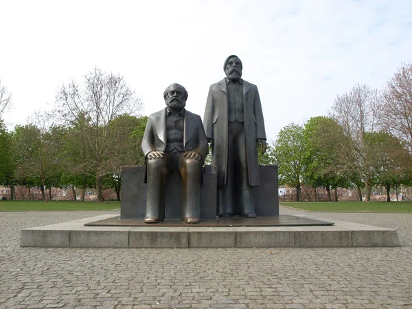 Marx-engels forum staty — Stockfoto