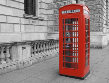 Londra telefon kulübesi