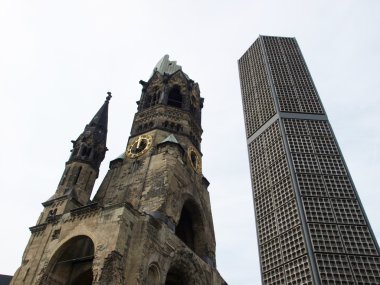 bombalanan kilise, berlin