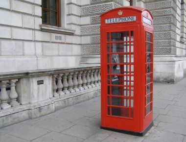 Londra telefon kulübesi