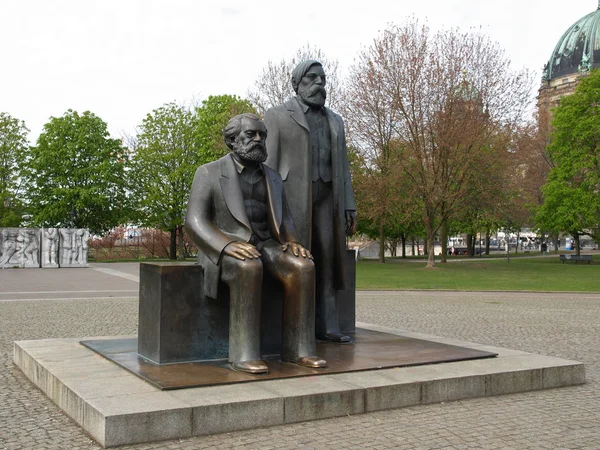 Marx-Engels Statua del Forum — Foto Stock
