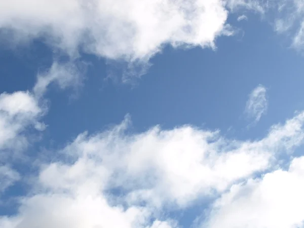 Cielo blu con nuvole — Foto Stock