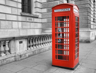 Londra telefon kulübesi