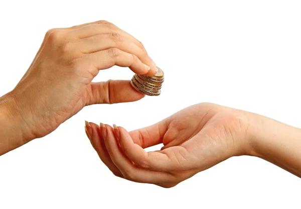 Kvinna ger stack av mynt till en annan person — Stockfoto