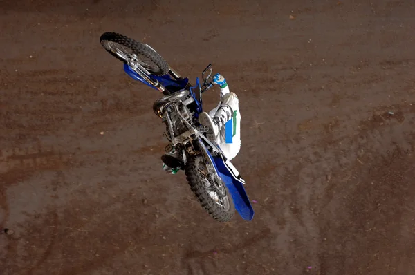 Moto freestyle-x αναβάτη κατά τη διάρκεια του ανταγωνισμού — Φωτογραφία Αρχείου