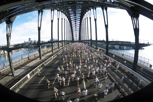 Cruzam-se corredores de maratona — Fotografia de Stock