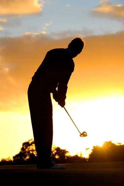 Silueta de golfista masculino —  Fotos de Stock