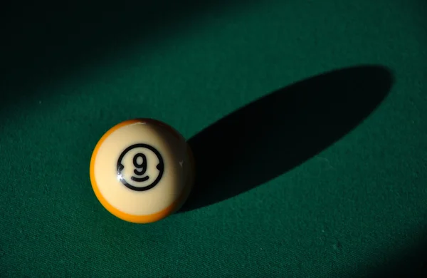 Bola nueve en la mesa de billar — Foto de Stock