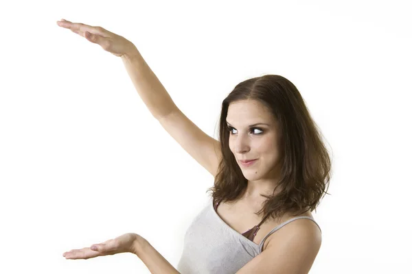 Mujer mostrando altura con sus manos Imagen de archivo