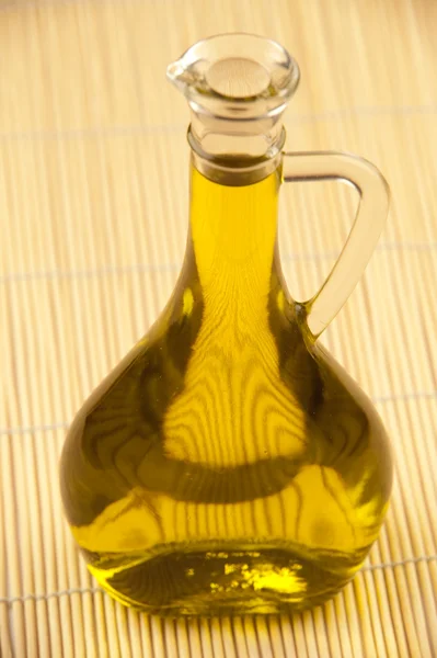 オリーブオイルのボトル — ストック写真