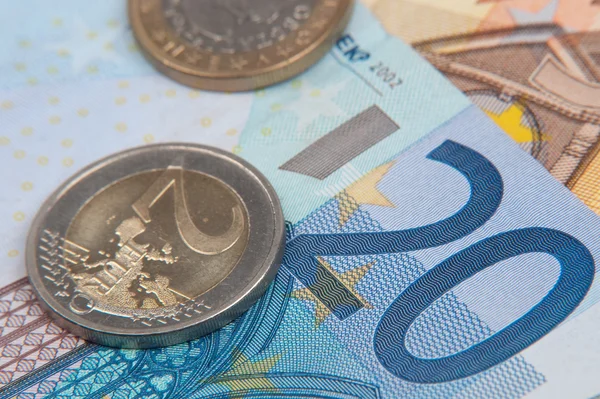 Eurometallirahat ja setelit — kuvapankkivalokuva