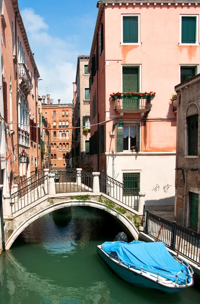 Un canale a Venezia — Foto Stock