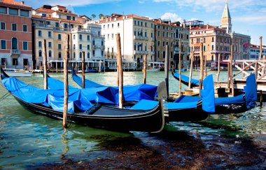 gondol canal grande üzerinde