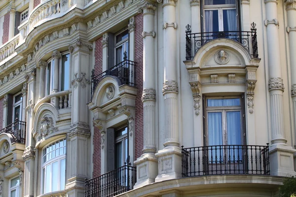 Apartment building in Madrid — Stock Photo, Image