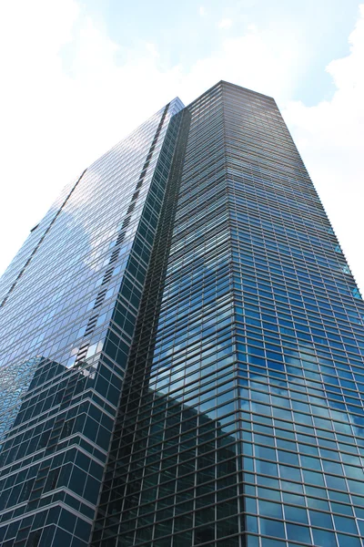 Pencakar langit baru pusat bisnis, pendaki membersihkan jendela — Stok Foto