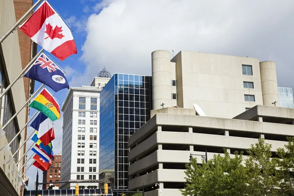 A grand Rapids downtown nemzeti zászlók — Stock Fotó