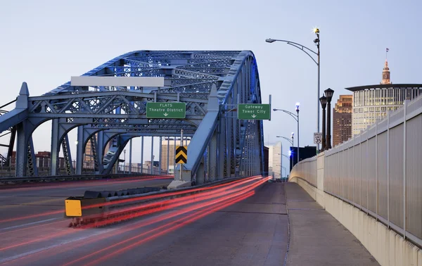 Verkehr auf der Brücke — Stockfoto
