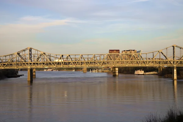 俄亥俄州和肯塔基州之间的桥梁 — 图库照片