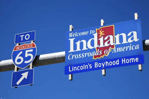 Welcome to Indiana road sign against blue sky. — Stock Photo, Image