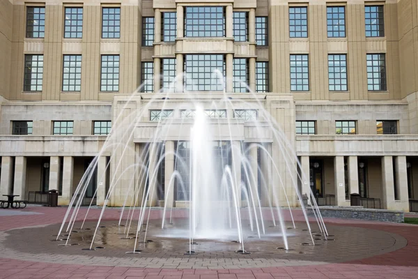 Fountain in front of courthouse in Lexington — Stock Photo, Image