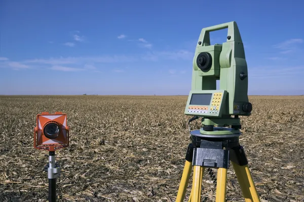 Surveying Equipment in the field — Stock Photo, Image