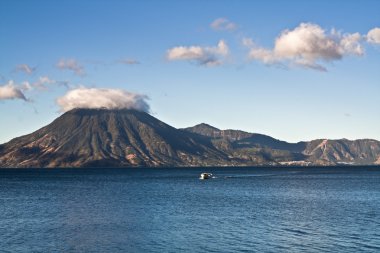 Lake attilan üzerinde tekne