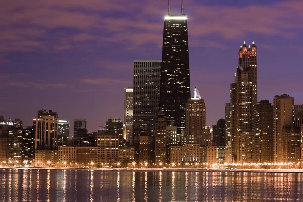 Чикаго через озеро — стоковое фото