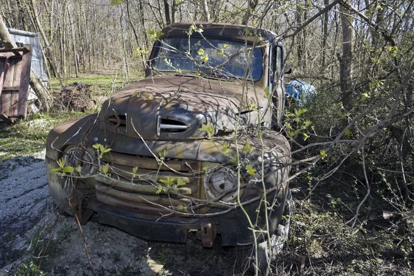 Carro abandonado — Fotografia de Stock