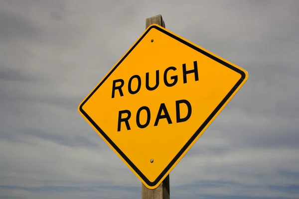 Zorlu yol işareti — Stok fotoğraf