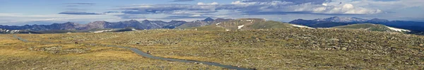 Tundra trail i Klippiga bergen — Stockfoto