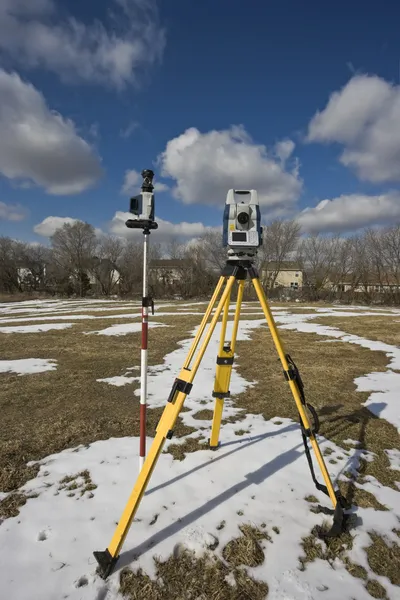 Winter land surveying — Stockfoto